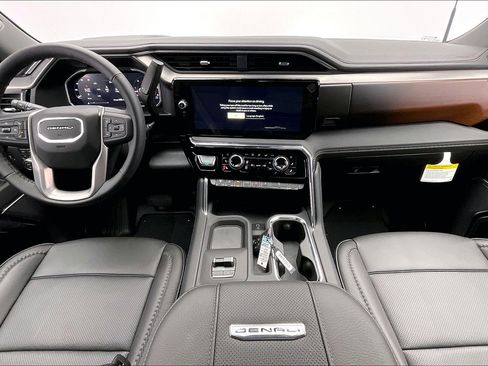 New 2026 GMC Sierra 2500 Denali w/ Denali Reserve Package image 5