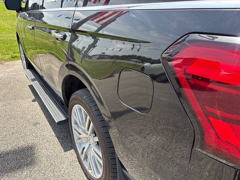 Used 2024 Ford Expedition Limited AWD/4WD image 17