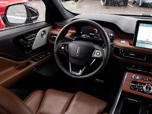 Used 2024 Lincoln Aviator Reserve w/ Equipment Group 201A image 10