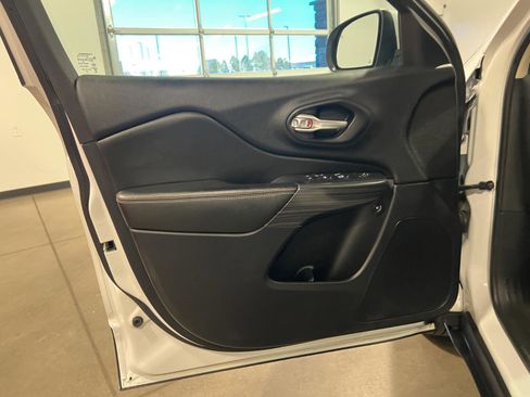 Used 2016 Jeep Cherokee 75th Anniversary image 27