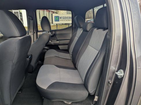 Used 2022 Toyota Tacoma TRD Off-Road image 17