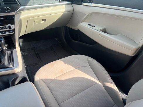 Used 2020 Hyundai Elantra SE FWD image 16