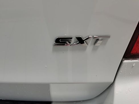 Used 2016 Dodge Grand Caravan SXT image 21