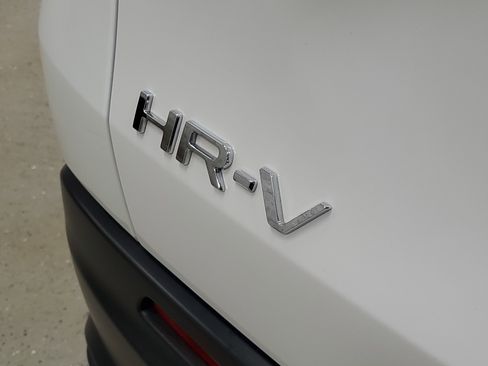 Used 2025 Honda HR-V LX image 8
