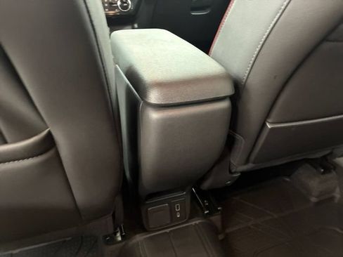 Used 2025 Chevrolet TrailBlazer RS w/ Convenience Package AWD/4WD image 19