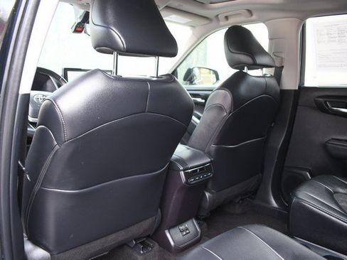 Certified 2024 Toyota Highlander XLE AWD/4WD image 22