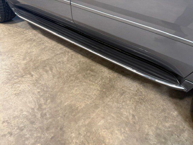 Used 2018 Chevrolet Suburban Premier AWD/4WD image 39