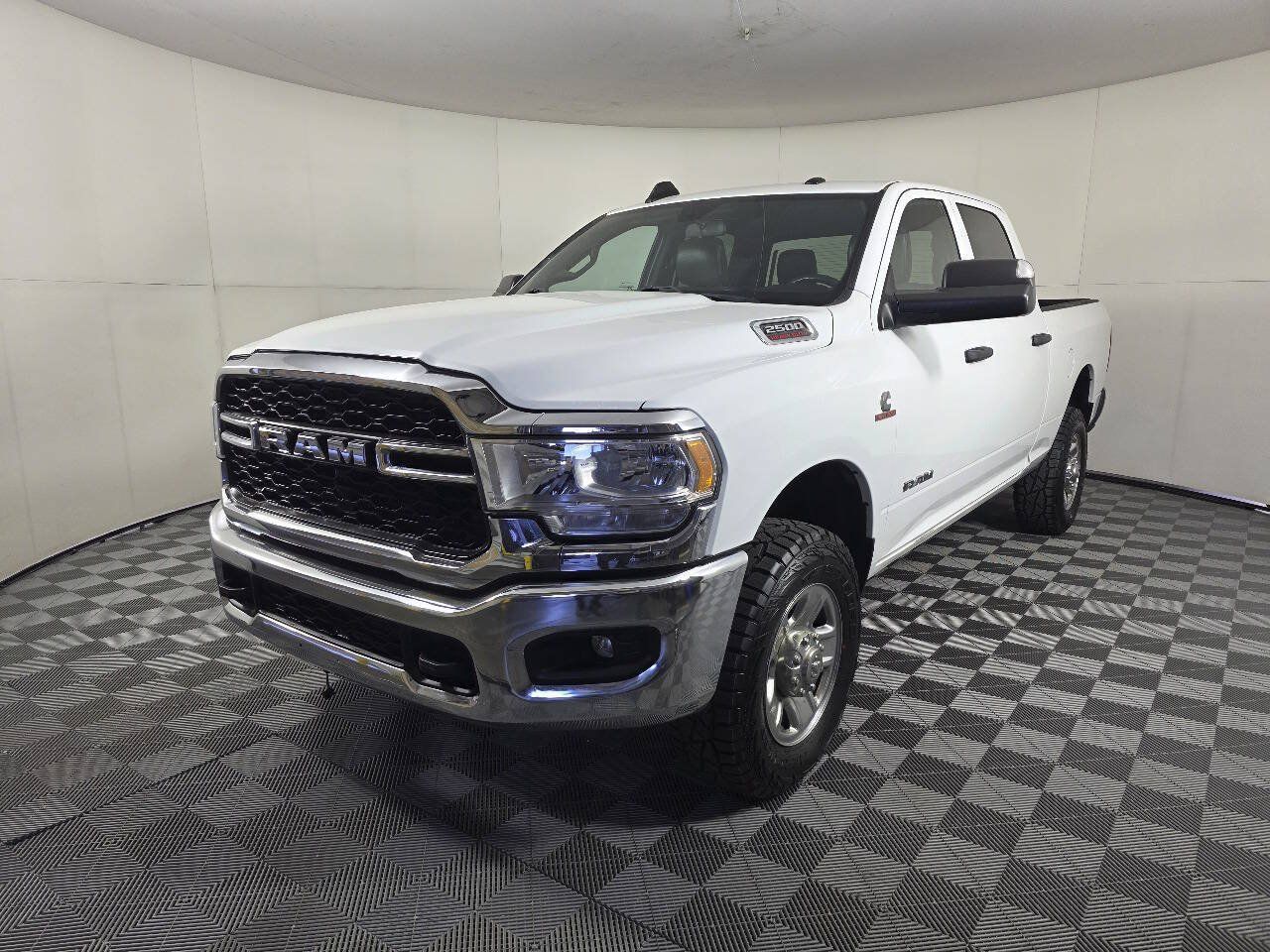 Used 2022 RAM 2500 Tradesman w/ Chrome Appearance Group AWD/4WD image 3