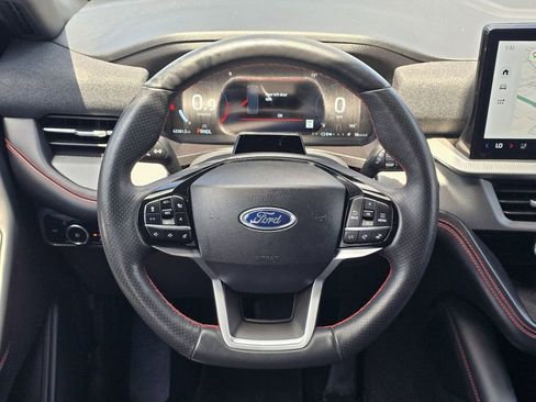 Used 2025 Ford Explorer ST-Line w/ ST-Line Street Pack AWD/4WD image 15