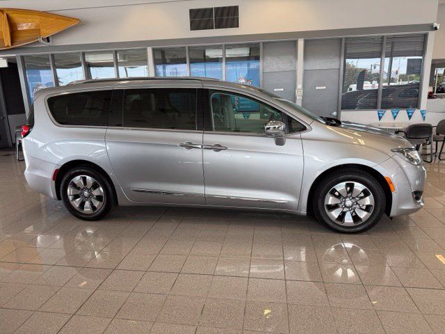 Used 2018 Chrysler Pacifica Limited w/ Advanced Safetytec Group FWD image 4