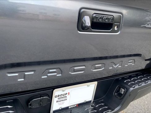 Used 2021 Toyota Tacoma TRD Off-Road w/ Technology Package AWD/4WD image 30