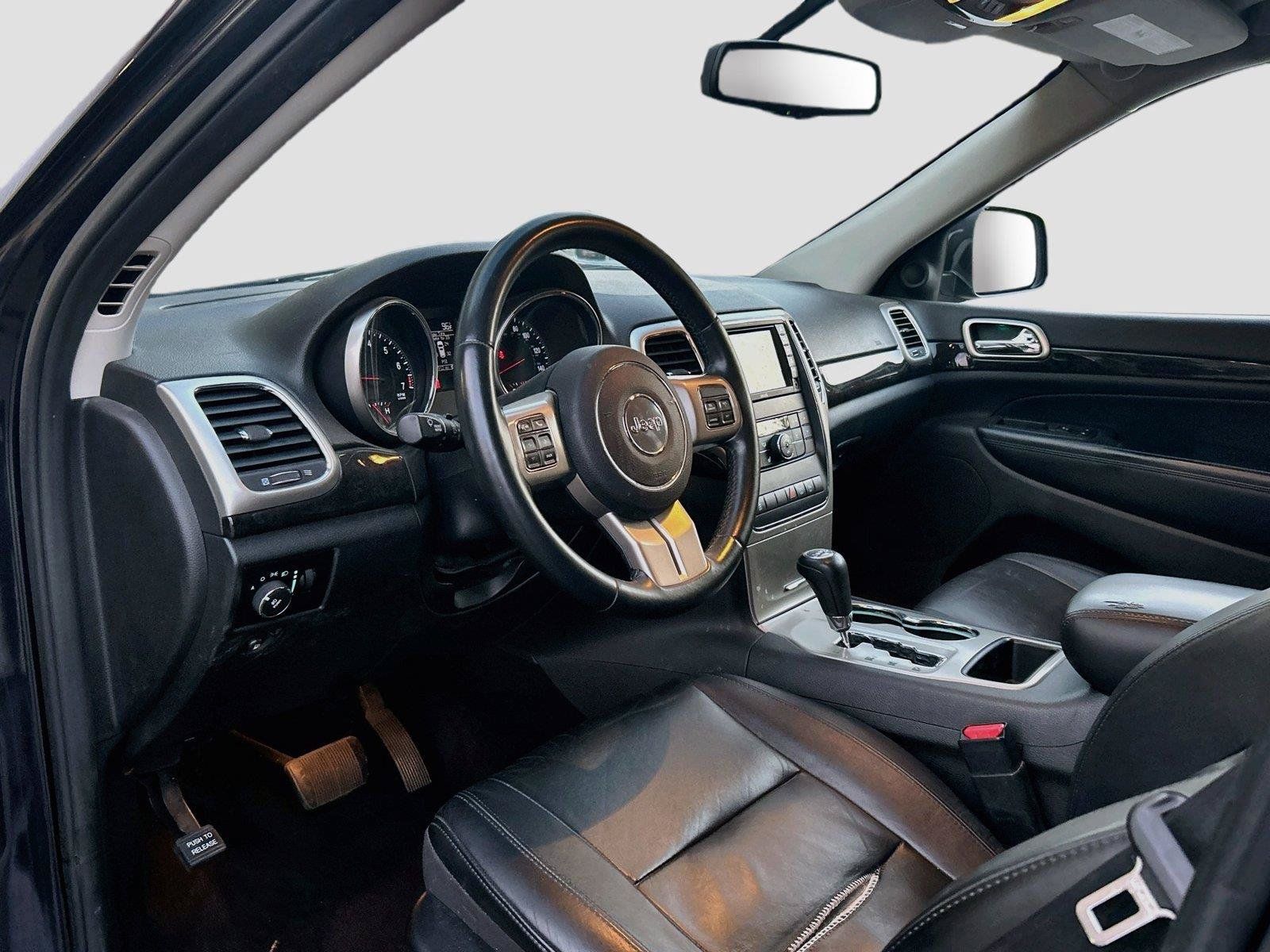 Used 2013 Jeep Grand Cherokee Laredo AWD/4WD image 26