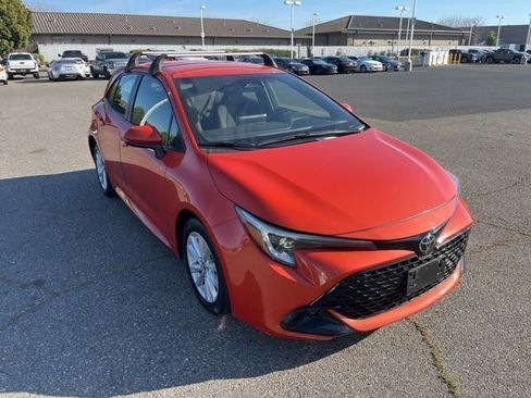 Used 2023 Toyota Corolla SE image 3