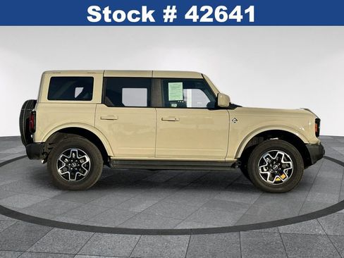Used 2025 Ford Bronco Outer Banks image 3