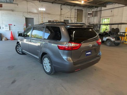 Used 2017 Toyota Sienna XLE AWD/4WD image 6