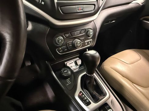 Used 2017 Jeep Cherokee Limited AWD/4WD image 79