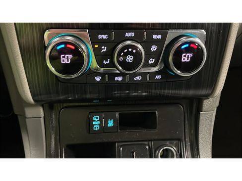 Used 2017 Chevrolet Traverse LT w/ Traveler's Package FWD image 14