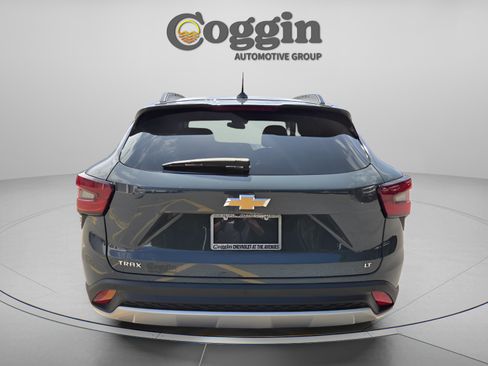Used 2025 Chevrolet Trax LT w/ Driver Confidence Package FWD image 4