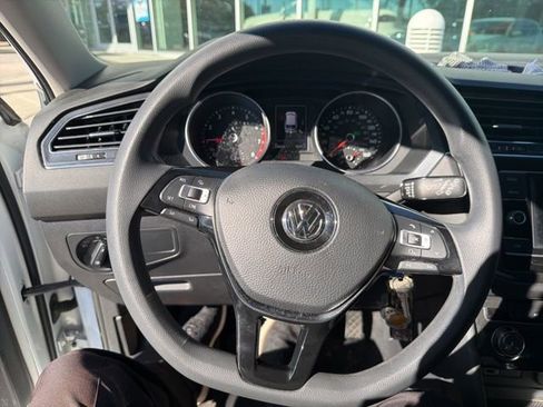 Used 2018 Volkswagen Tiguan S image 7