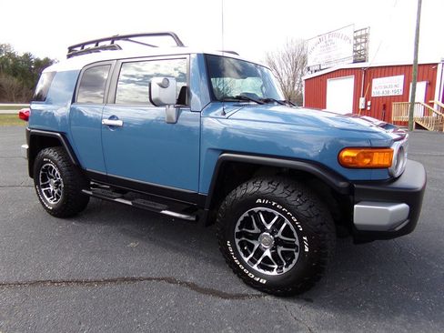 Used 2011 Toyota FJ Cruiser 4WD w/ Convenience Pkg image 5