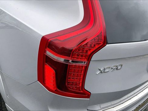Certified 2024 Volvo XC90 B6 Ultimate w/ Protection Package Premier image 23