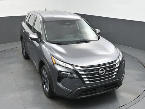 Used 2025 Nissan Rogue SV FWD image 25