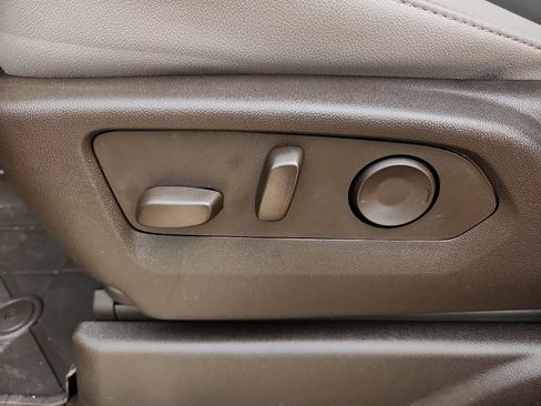 Used 2024 Chevrolet Tahoe Z71 w/ Off-Road Capability Package image 13