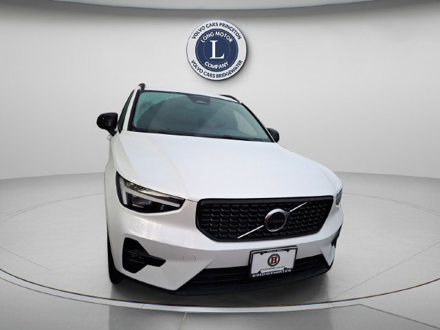 Certified 2026 Volvo XC40 B5 Plus AWD/4WD image 6