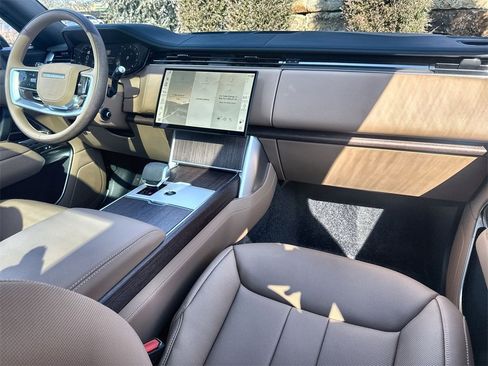 New 2026 Land Rover Range Rover Long Wheelbase SE image 14