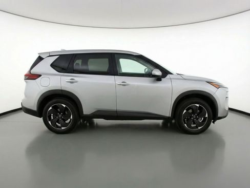 Used 2025 Nissan Rogue SV FWD image 11