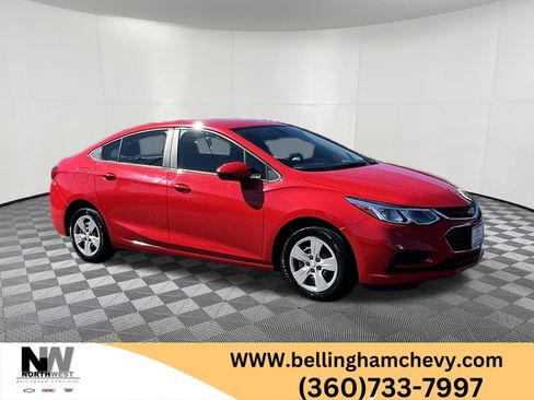 Used 2018 Chevrolet Cruze LS FWD image 1