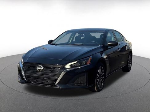 Used 2025 Nissan Altima 2.5 SV FWD image 7