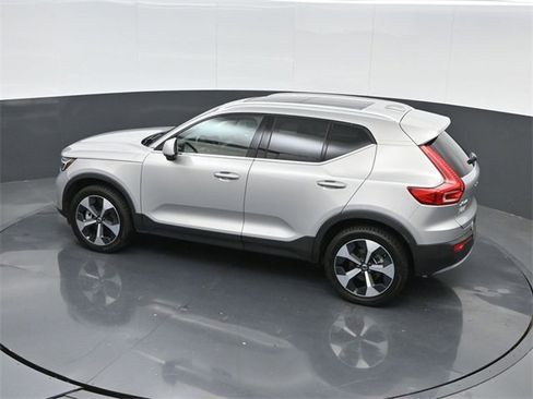 Used 2024 Volvo XC40 B5 Plus image 41