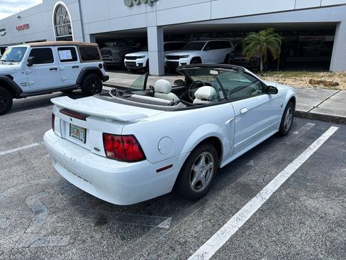 Used 2004 Ford Mustang Convertible RWD image 4