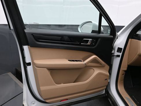 Certified 2022 Porsche Cayenne AWD/4WD image 8