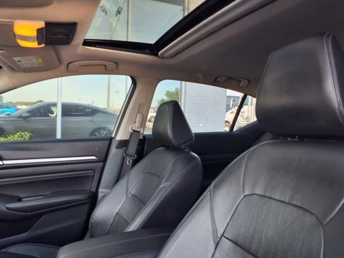 Used 2019 Nissan Altima 2.5 Platinum FWD image 17