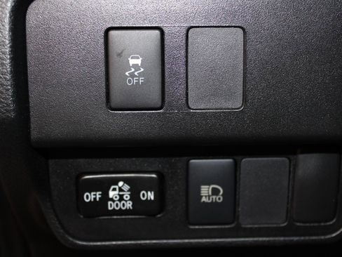 Used 2020 Toyota Tacoma SR5 RWD image 18