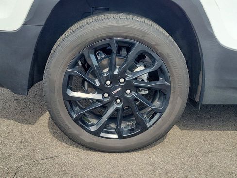 Used 2023 GMC Terrain SLE w/ Driver Convenience Package FWD image 5