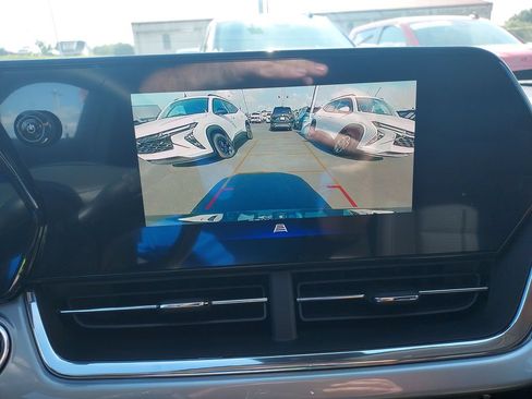 New 2026 Chevrolet Trax LT w/ Driver Confidence Package FWD image 22