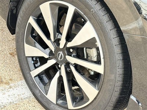 Used 2025 Nissan Sentra SV w/ SV Premium Package image 10