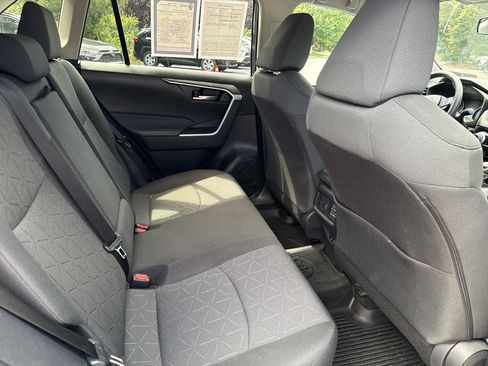 Used 2022 Toyota RAV4 XLE image 9