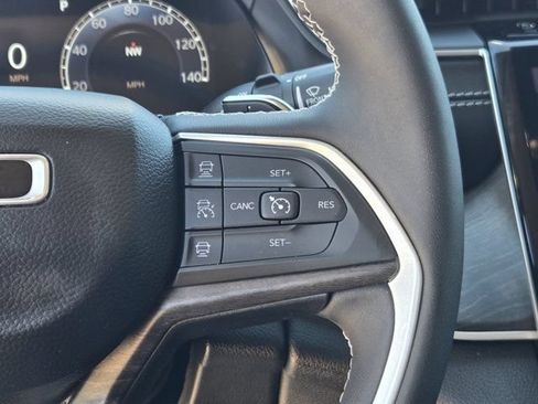 Used 2023 Jeep Grand Cherokee Limited w/ Luxury Tech Group II AWD/4WD image 30