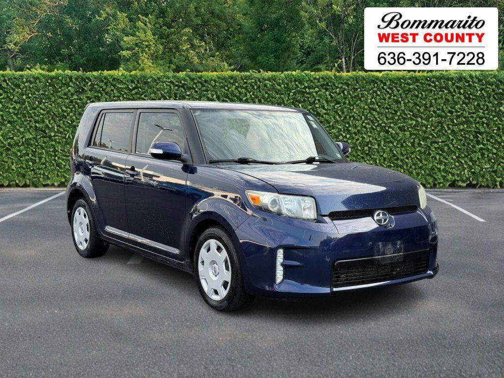 Used 2013 Scion xB FWD image 1