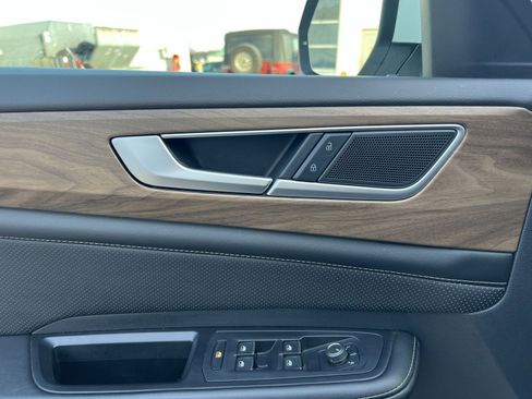 Used 2024 Volkswagen Atlas SE image 15