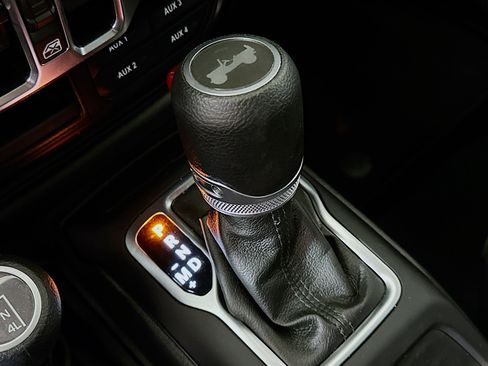 Used 2022 Jeep Wrangler Unlimited Sport image 24