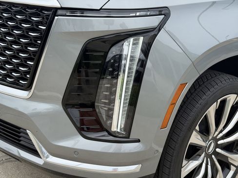 New 2026 Cadillac Escalade ESV Luxury w/ Touring Package AWD/4WD image 8