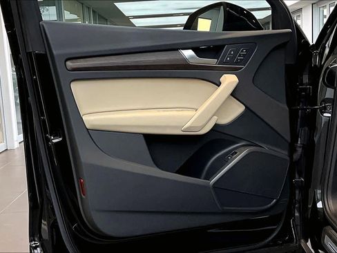 Used 2023 Audi Q5 2.0T Premium w/ Convenience Package image 22