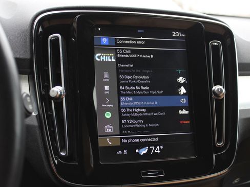 Used 2019 Volvo XC40 T5 Momentum image 30