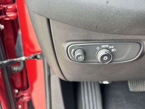 Used 2024 Chevrolet Equinox LT FWD image 22