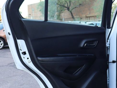 Used 2020 Chevrolet Trax LS FWD image 29